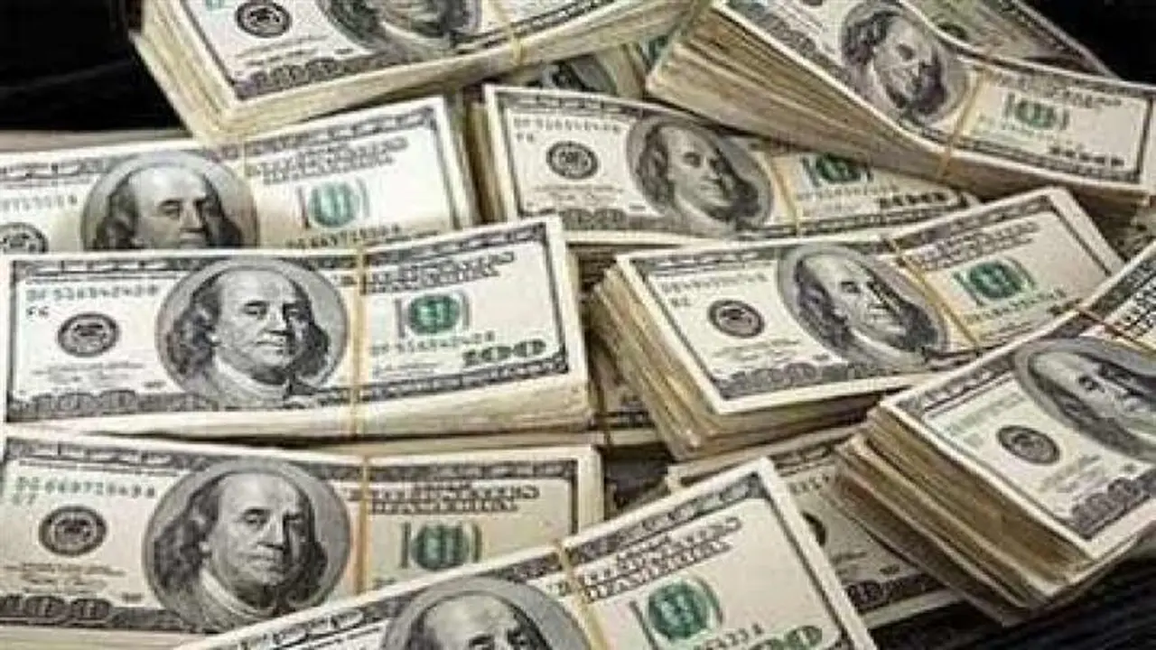 تراجع الدولار في مصر: ما هي الأسباب وراء هذا الهبوط؟